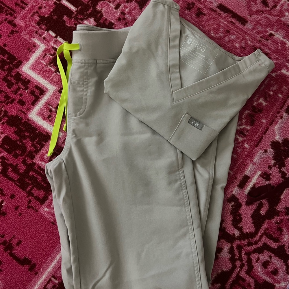 XS cargo pant & one pocket scrub top